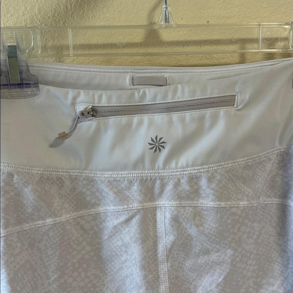 Athleta Tan and White Athletic Shorts size medium - Picture 5 of 5